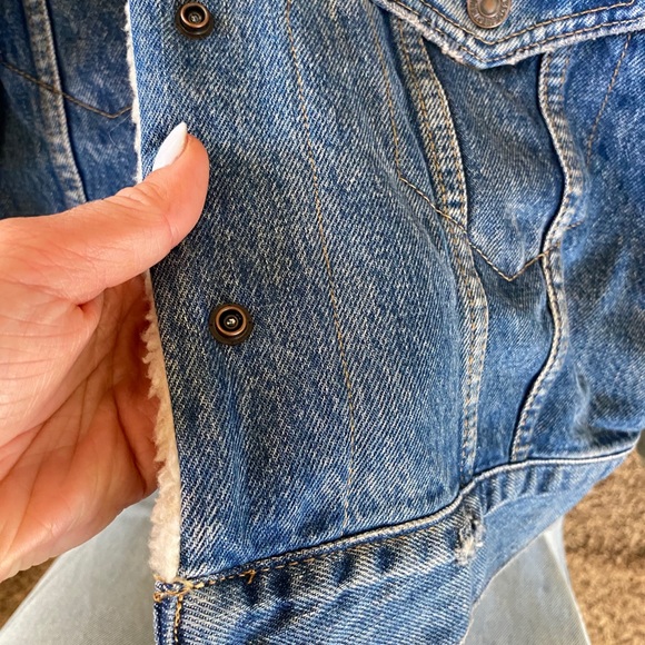 Authentic Levi’s denim bomber jacket! - Picture 5 of 8